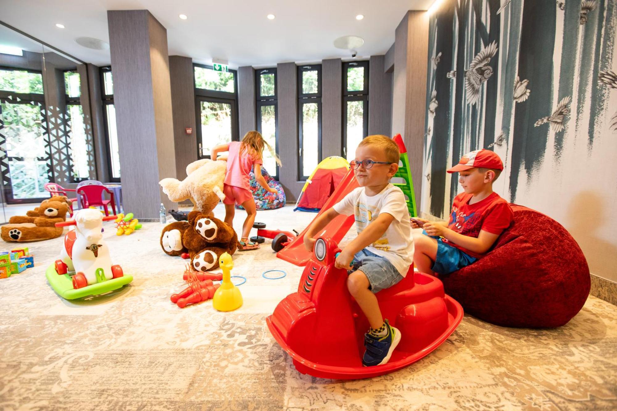 Hotel Crystal Wellness & Spa Superior Sovata Bagian luar foto