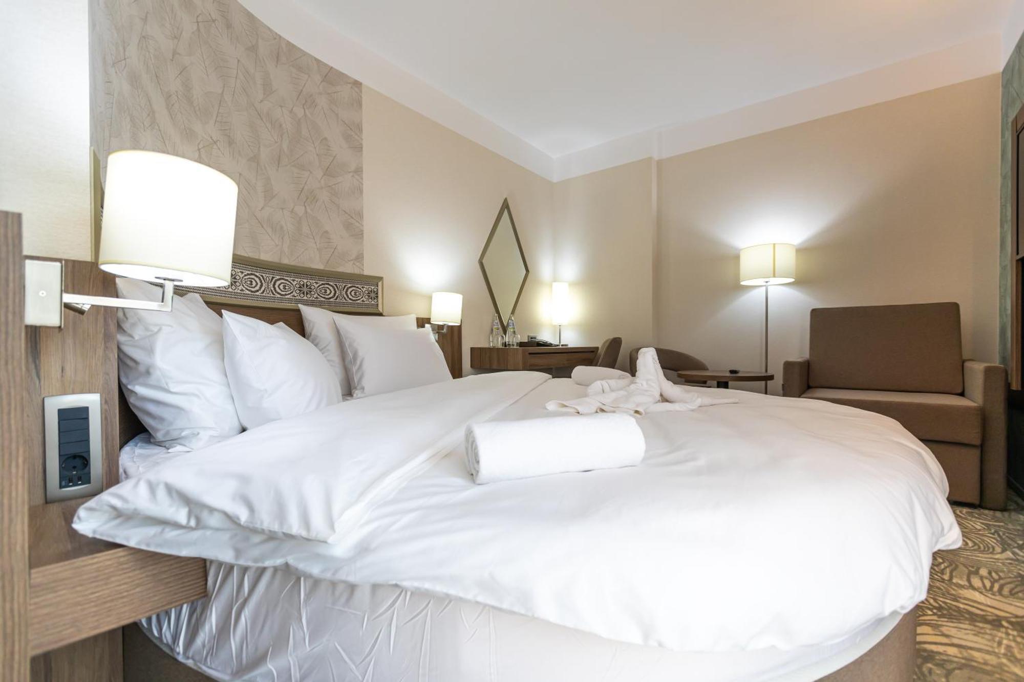 Hotel Crystal Wellness & Spa Superior Sovata Bagian luar foto